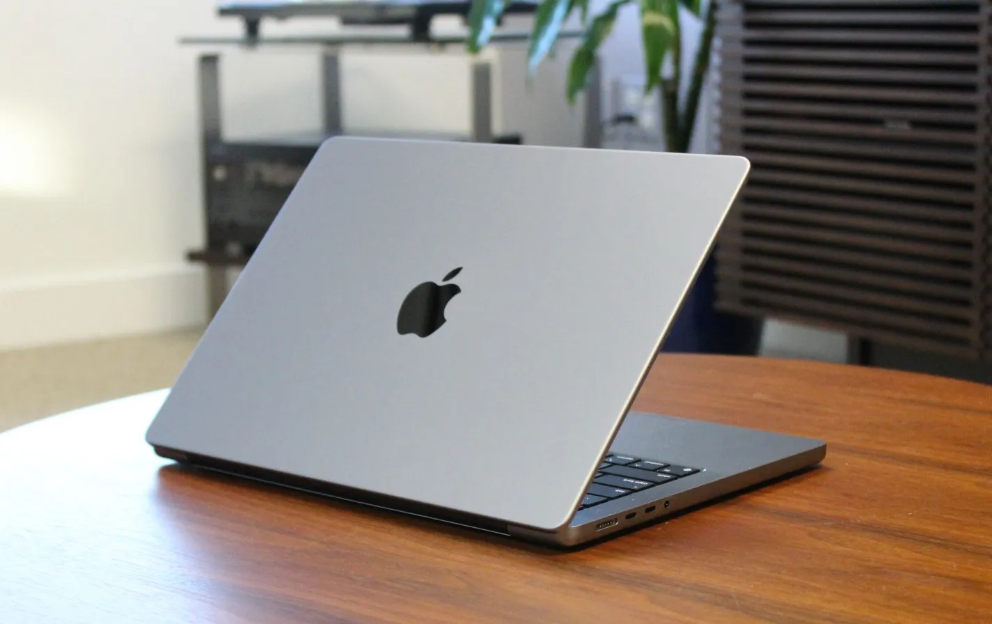 "Apple" bu il yeni "MacBook"u satışa çıxaracaq