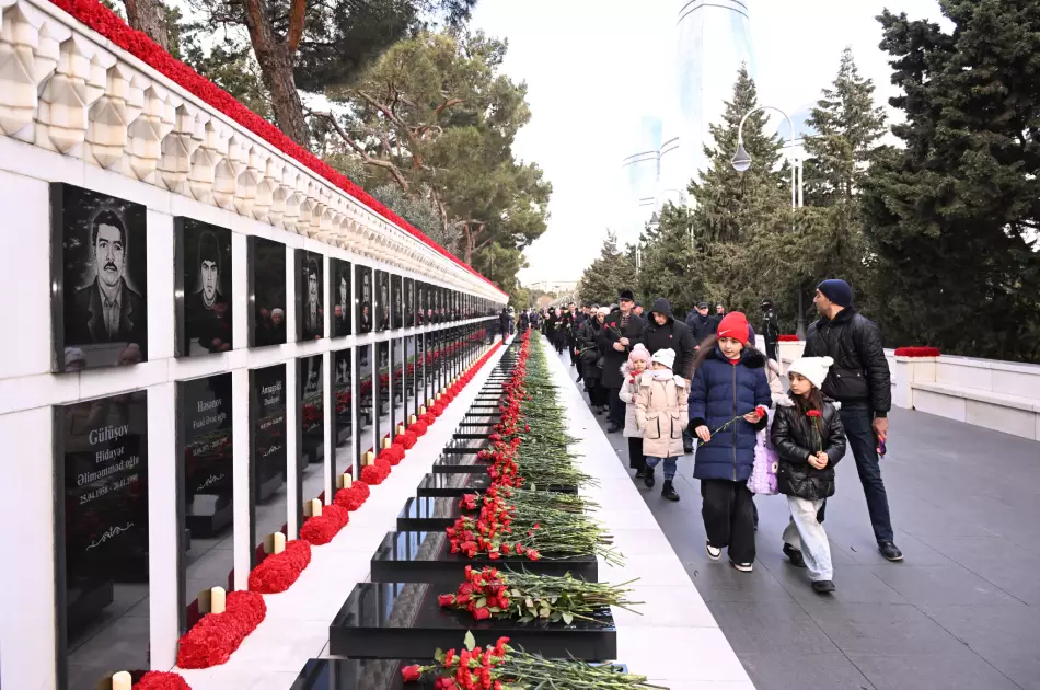 Xalqımız 20 Yanvar şəhidlərinin xatirəsini hörmətlə və ehtiramla anır - FOTO