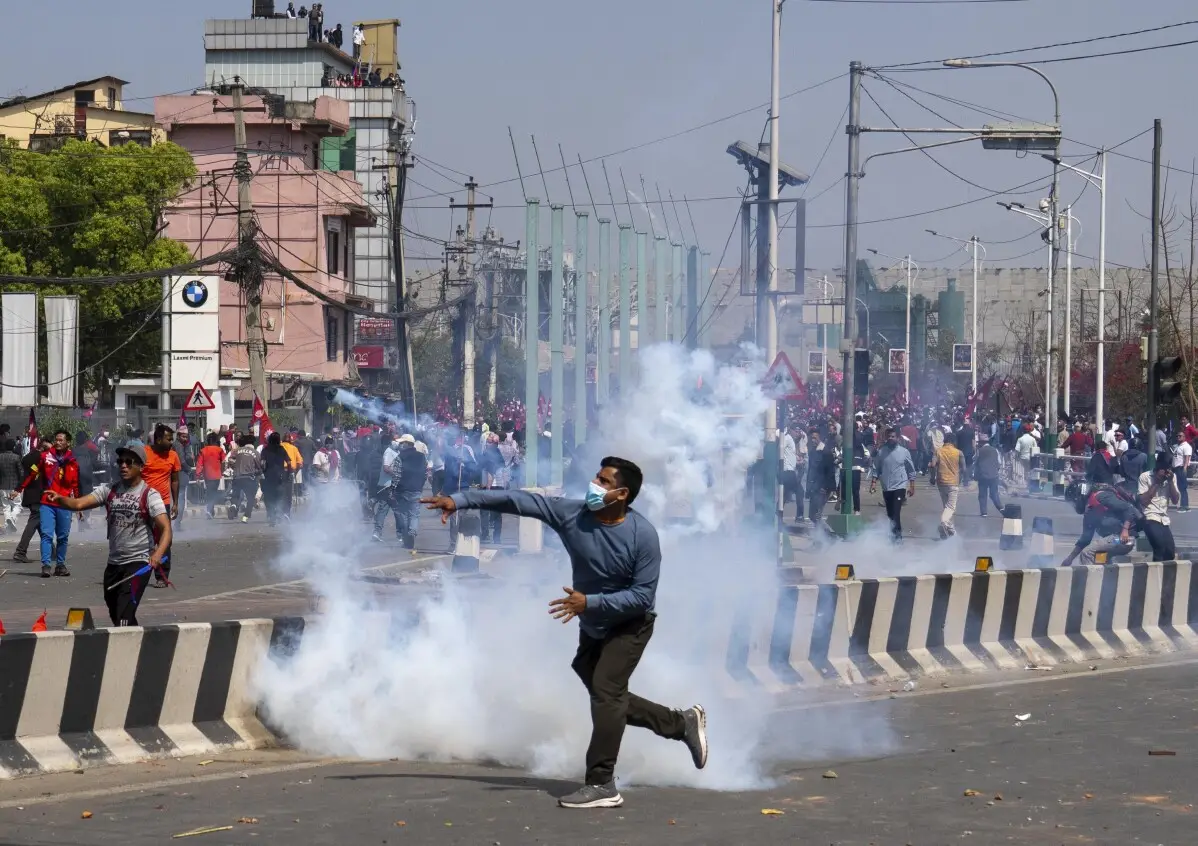 Nepal hakimiyyəti komendant saatını ləğv etdi