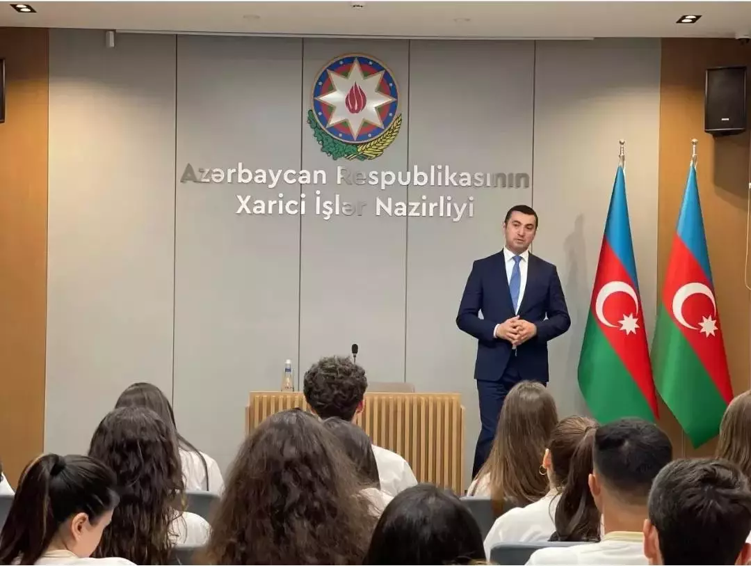 Ayxan Hacızadə yerli media nümayəndələrinin sualını cavablandırıb