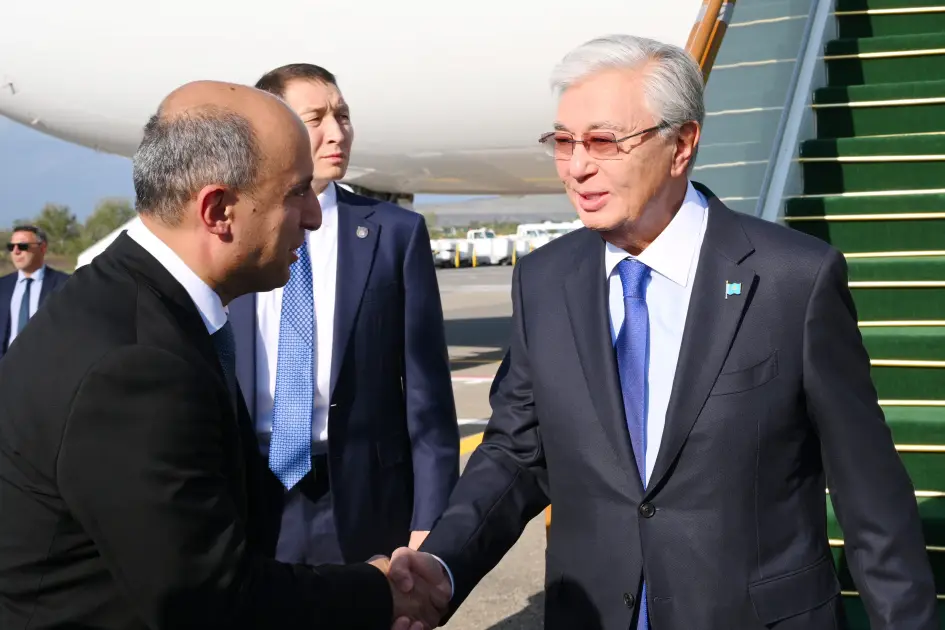 Qazaxıstan Prezidenti Azərbaycana səfərə gəlib - FOTO