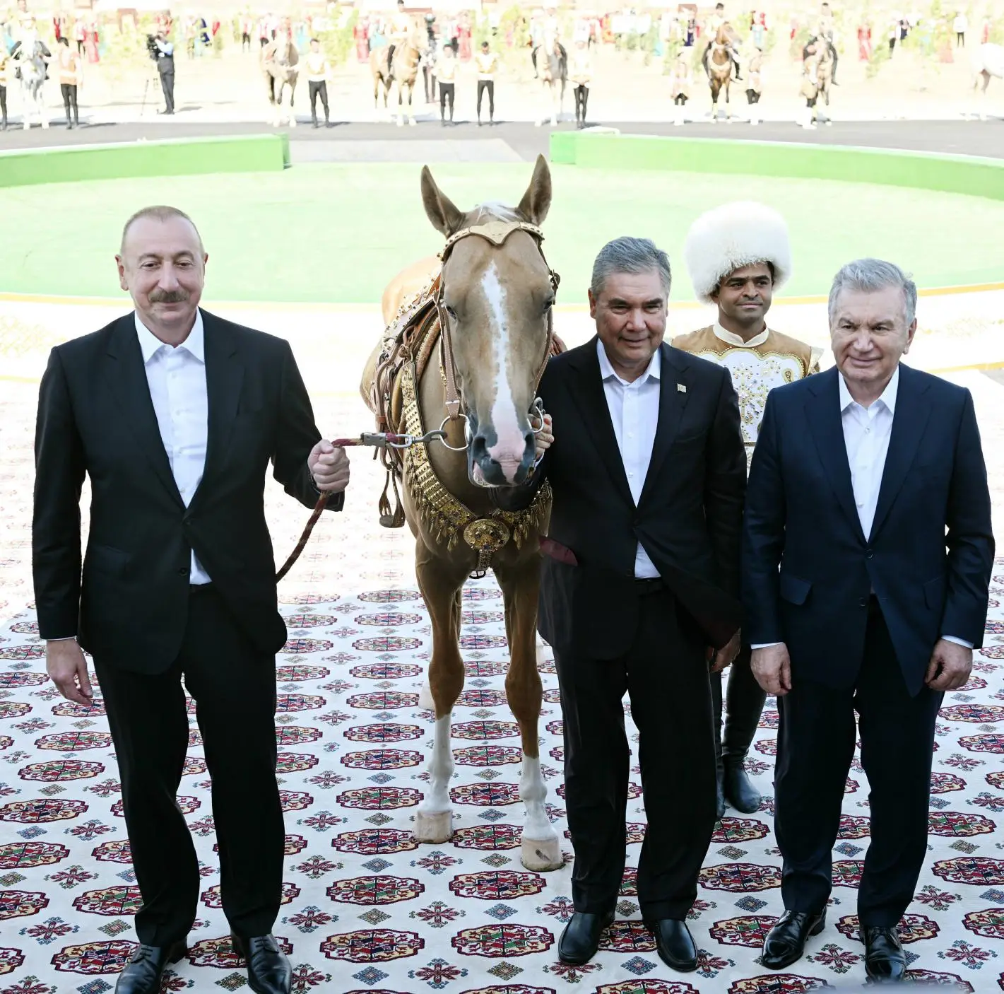 Prezident İlham Əliyevə “Axaltəkə” atı hədiyyə edilib - YENİLƏNİB