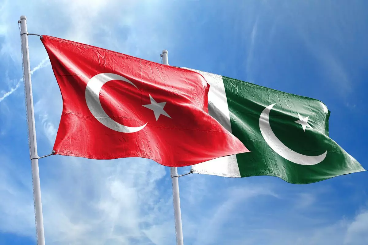 Pakistan Türkiyəyə yardım göndərib