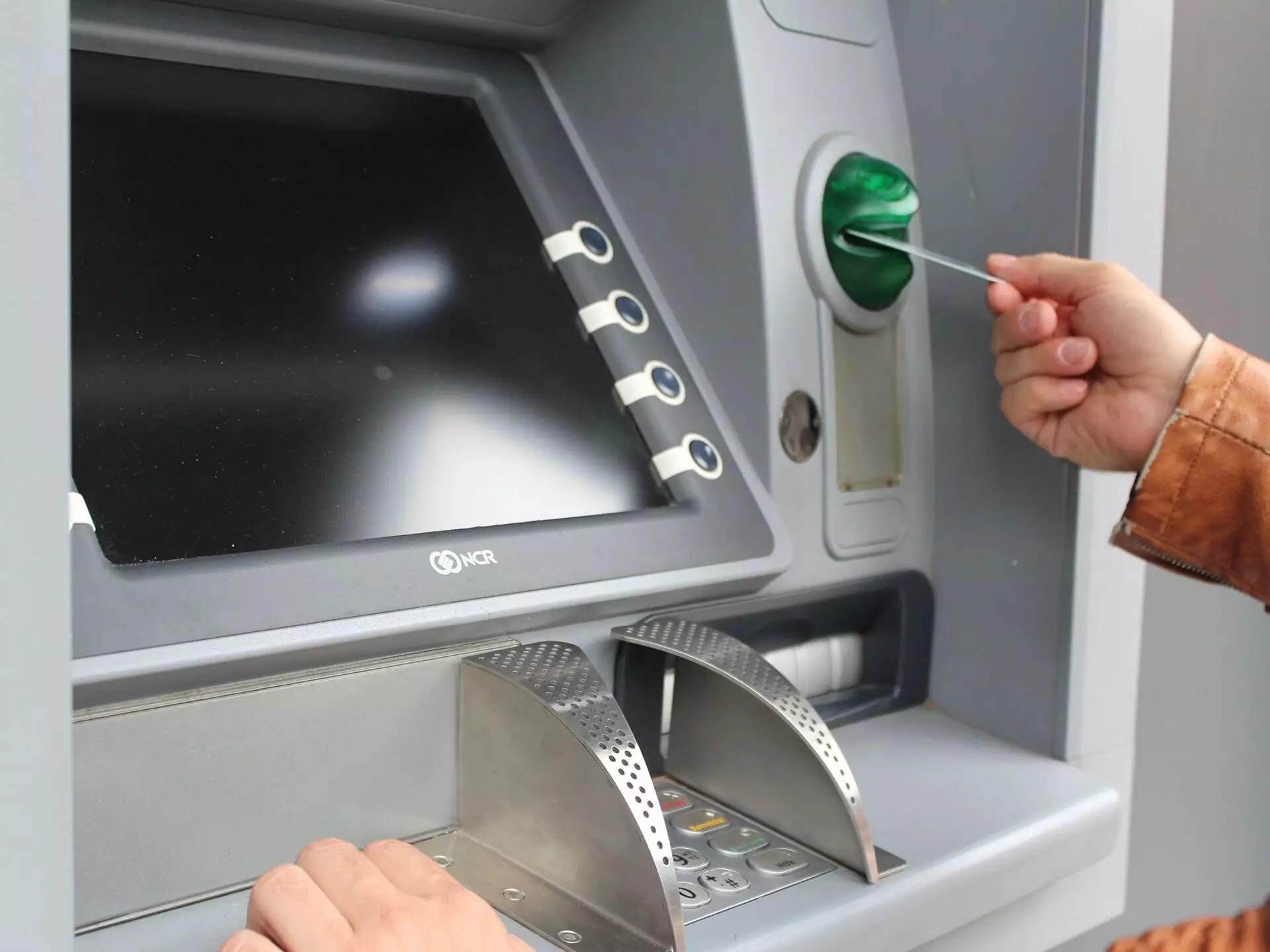 Azərbaycanda bankomatların sayı artıb