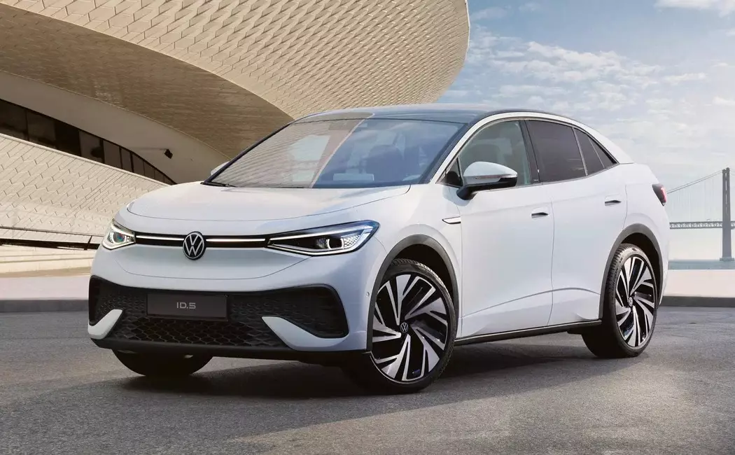"Volkswagen"in əməliyyat mənfəəti 40% azalıb