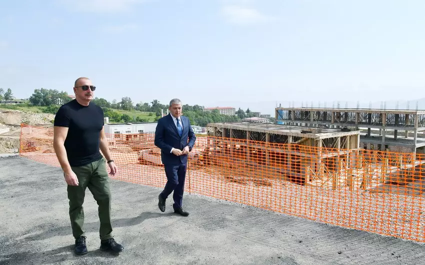 Prezident Şuşada xəstəxana binasının tikinti işləri ilə tanış olub