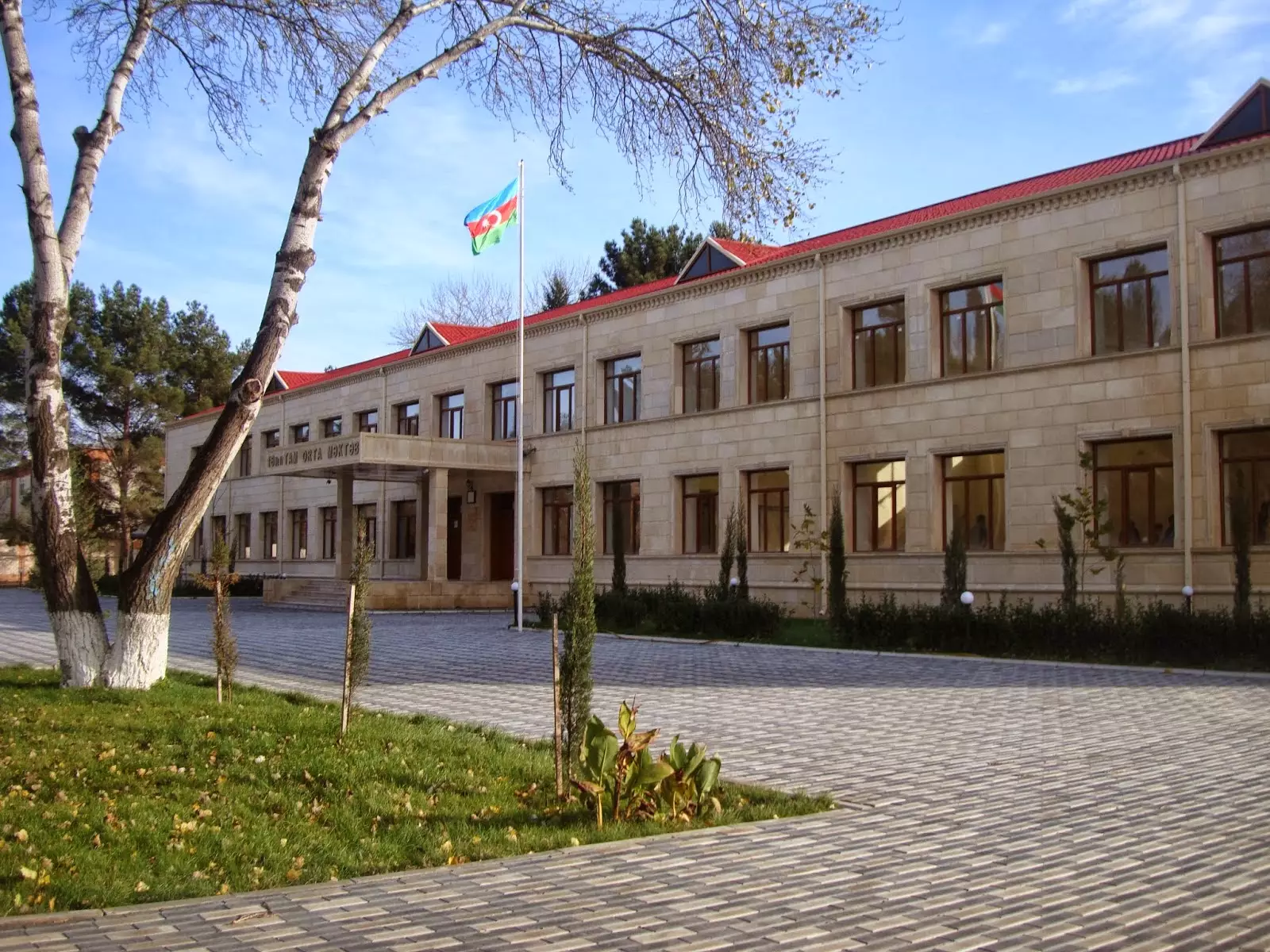 Samuxda məktəbdə soyğunçuluq olub