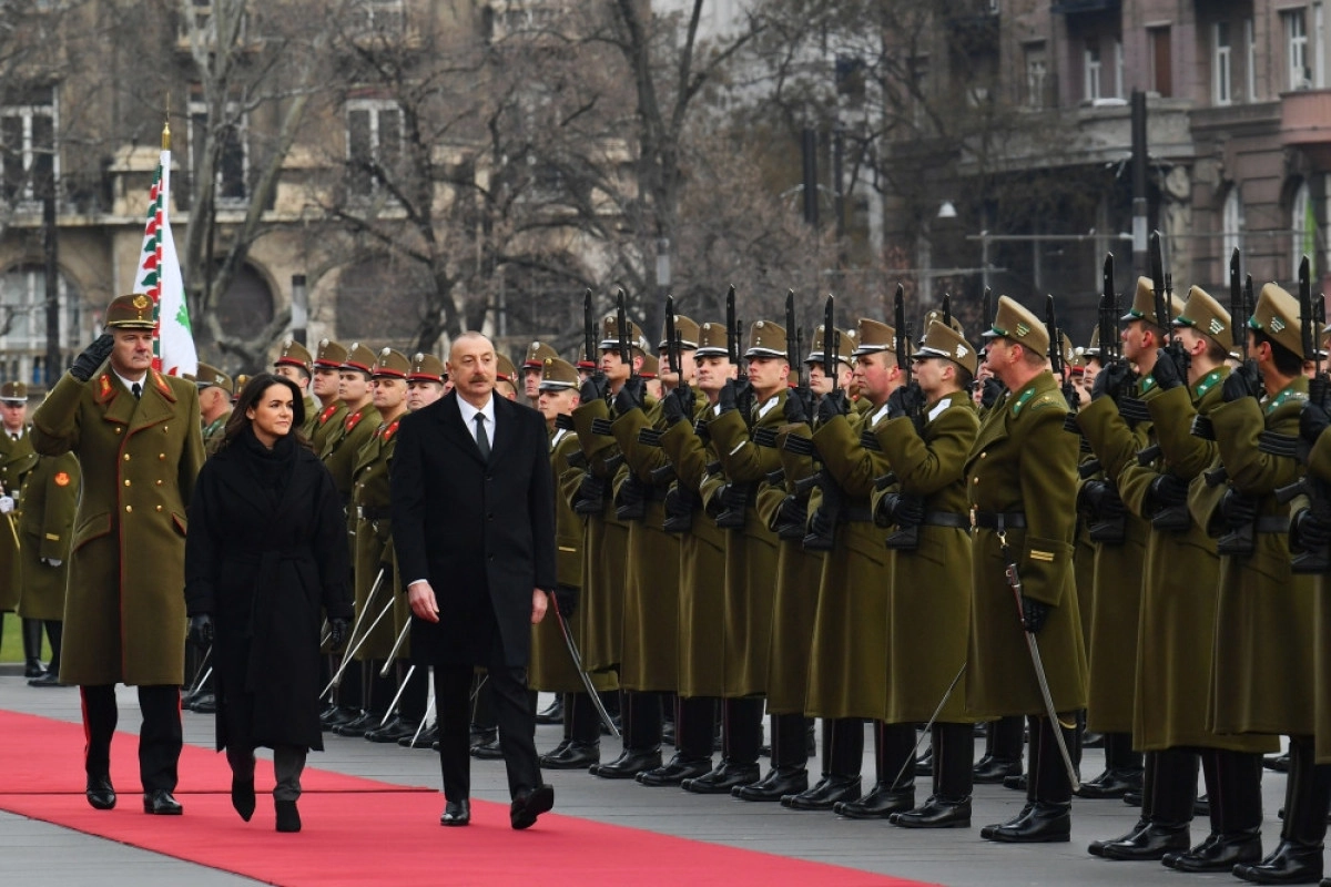 Budapeştdə Prezident İlham Əliyevin rəsmi qarşılanma mərasimi olub