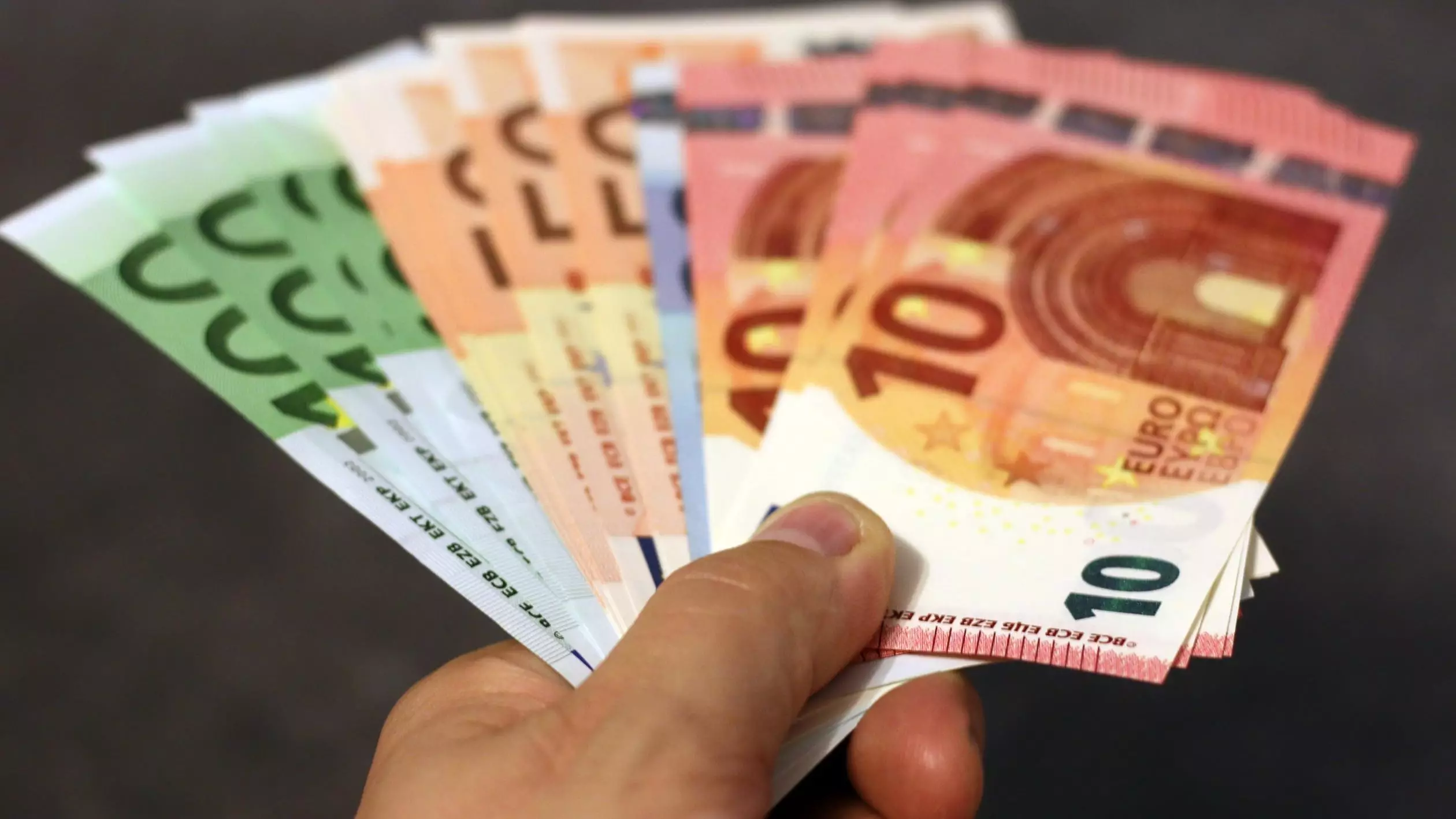 Avrozonada əməkhaqqının artım tempi son 31 ilin maksimumuna çatdı