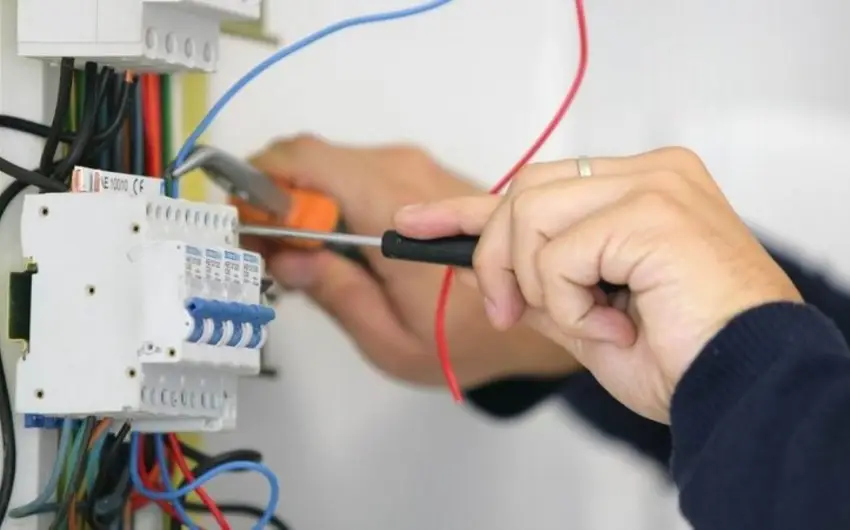 “Azercell”in işini görən şəxsi elektrik cərəyanı vurdu - YENİLƏNİB