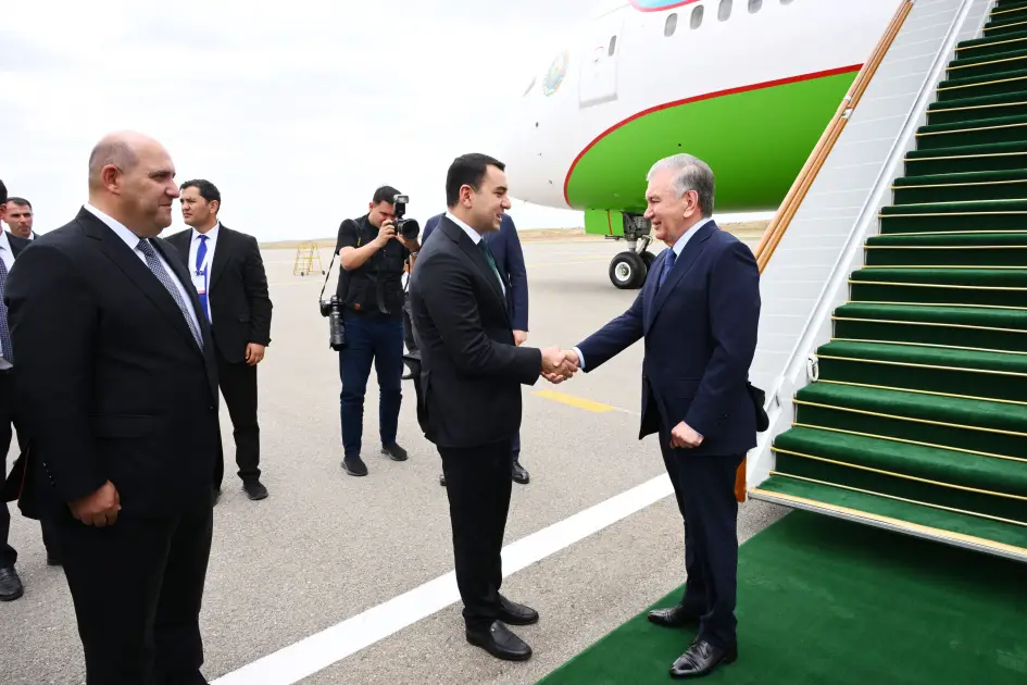 Özbəkistan Prezidenti Füzuliyə səfərə gəlib