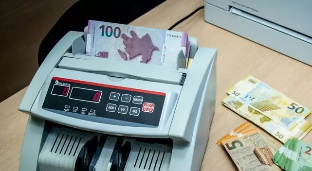 Bu il manatla pul bazası 1,4 faiz azalıb