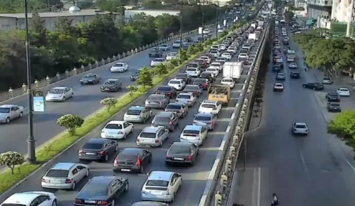 Bakının bu küçələrində sıxlıq var