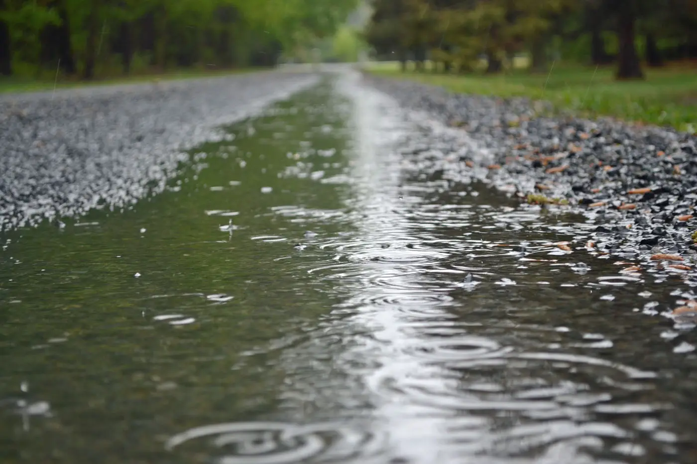 Bəzi ərazilərdə arabir şimşək çaxıb, leysan yağıb