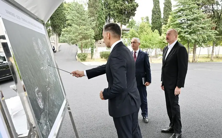 İlham Əliyev Xankəndi-Şuşa kanat yolunun inşası üçün seçilmiş əraziyə baxıb