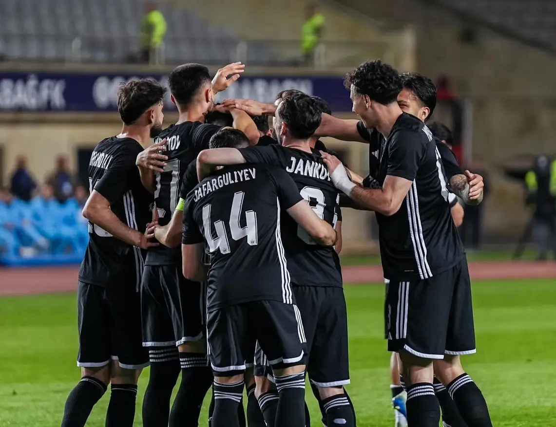 Üç futbolçu "Qarabağ"la vidalaşıb