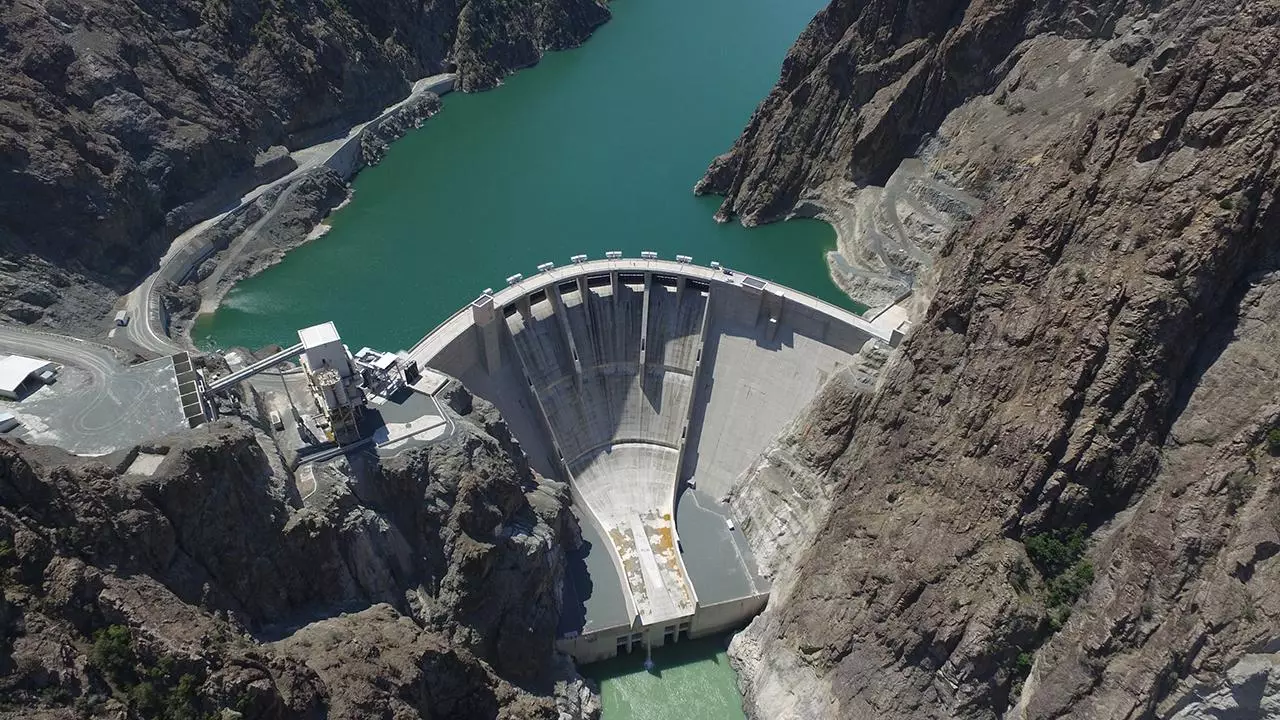 Elektrik enerjisi istehsalında hidroenergetika birinci yerdədir