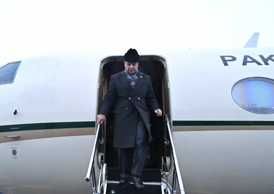 Pakistanın Baş naziri Azərbaycana dövlət səfərinə gəlib - FOTO