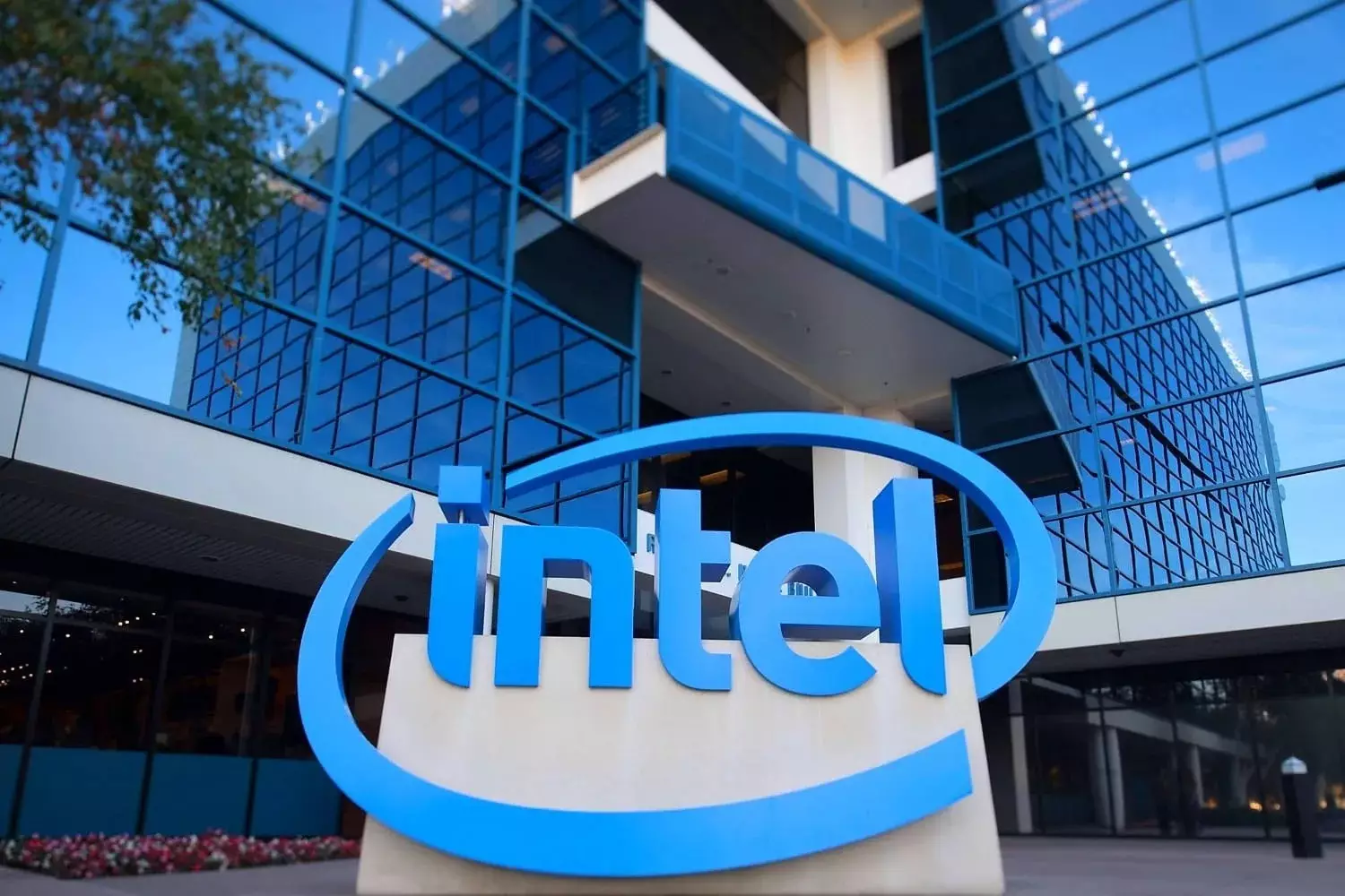"Intel" ABŞ-dən 7,86 milyard dollar alacaq