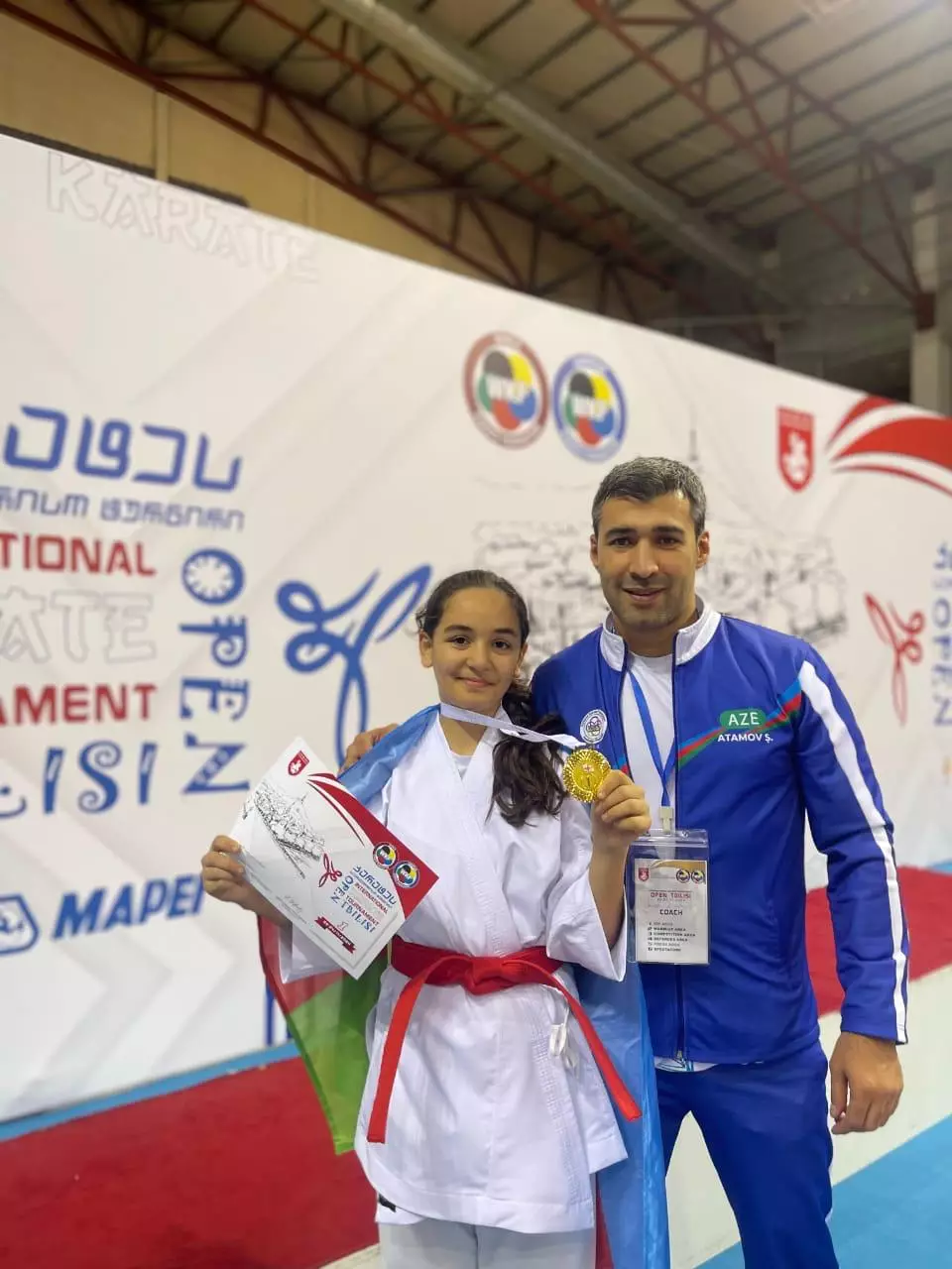 11 yaşlı karateçimiz Tbilisidə erməni idmançını məğlub etdi