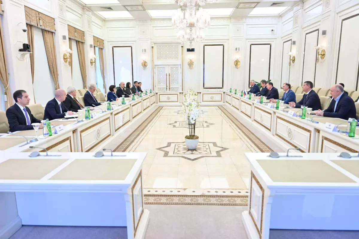 Sahibə Qafarova Rusiya Federasiyasının Dağıstanın Xalq Məclisinin sədri ilə görüşüb
