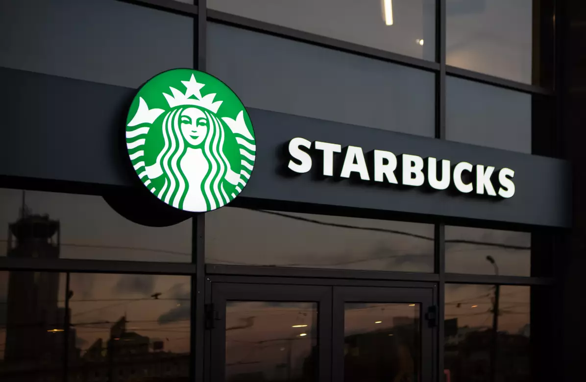 "Starbucks" 1000-dən çox əməkdaşını işdən çıxaracaq