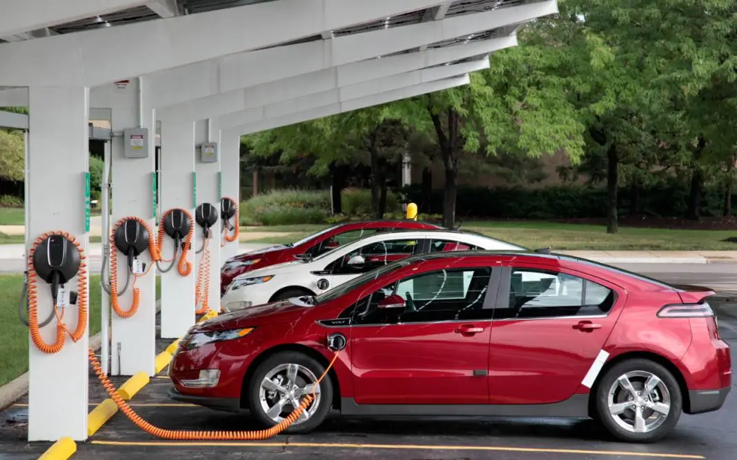 Azərbaycanın elektrikli avtomobil idxalına çəkdiyi xərc 44%-dək azalıb