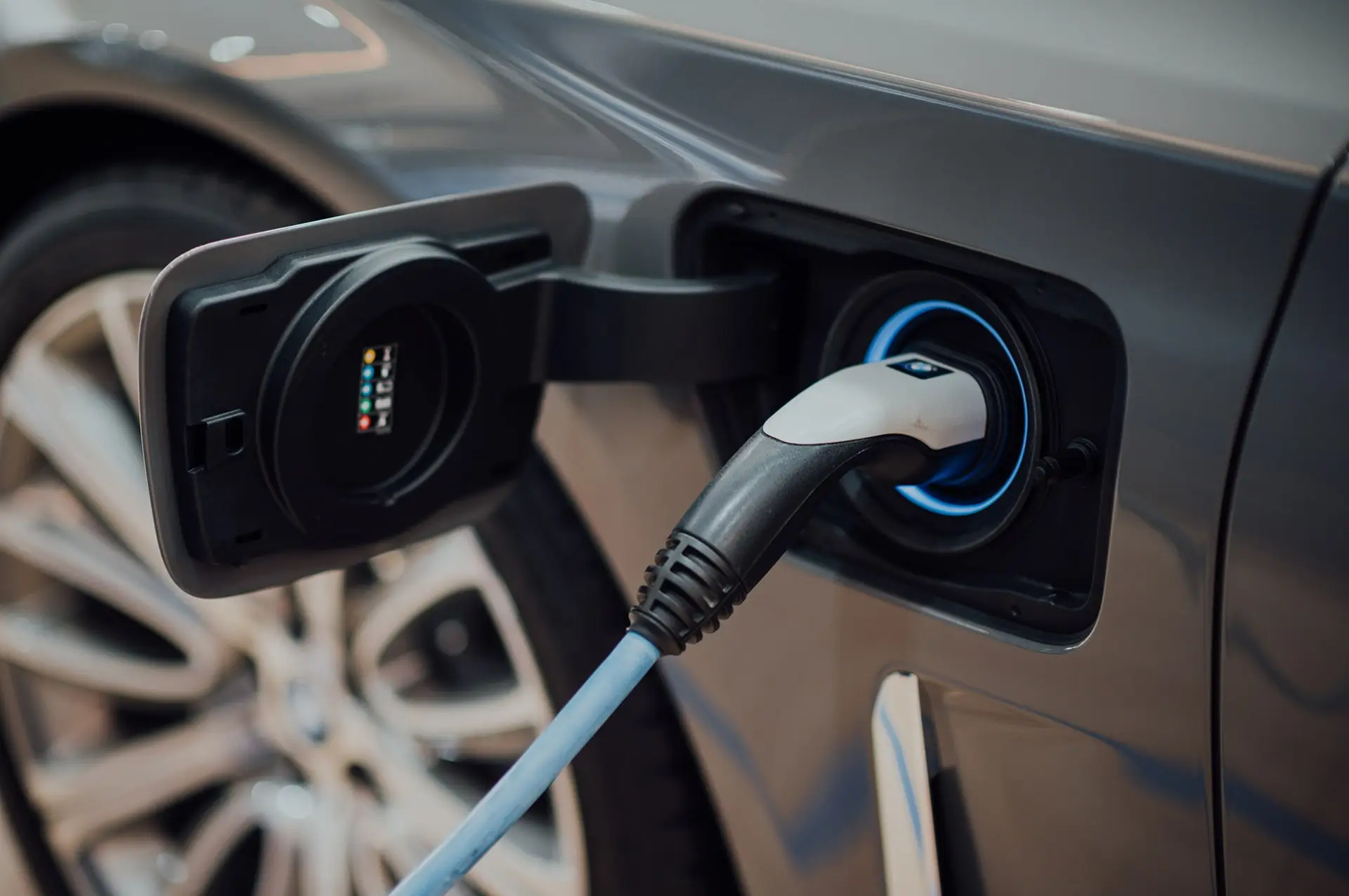 Elektromobil idxalında kəskin azalma - Səbəb nədir?