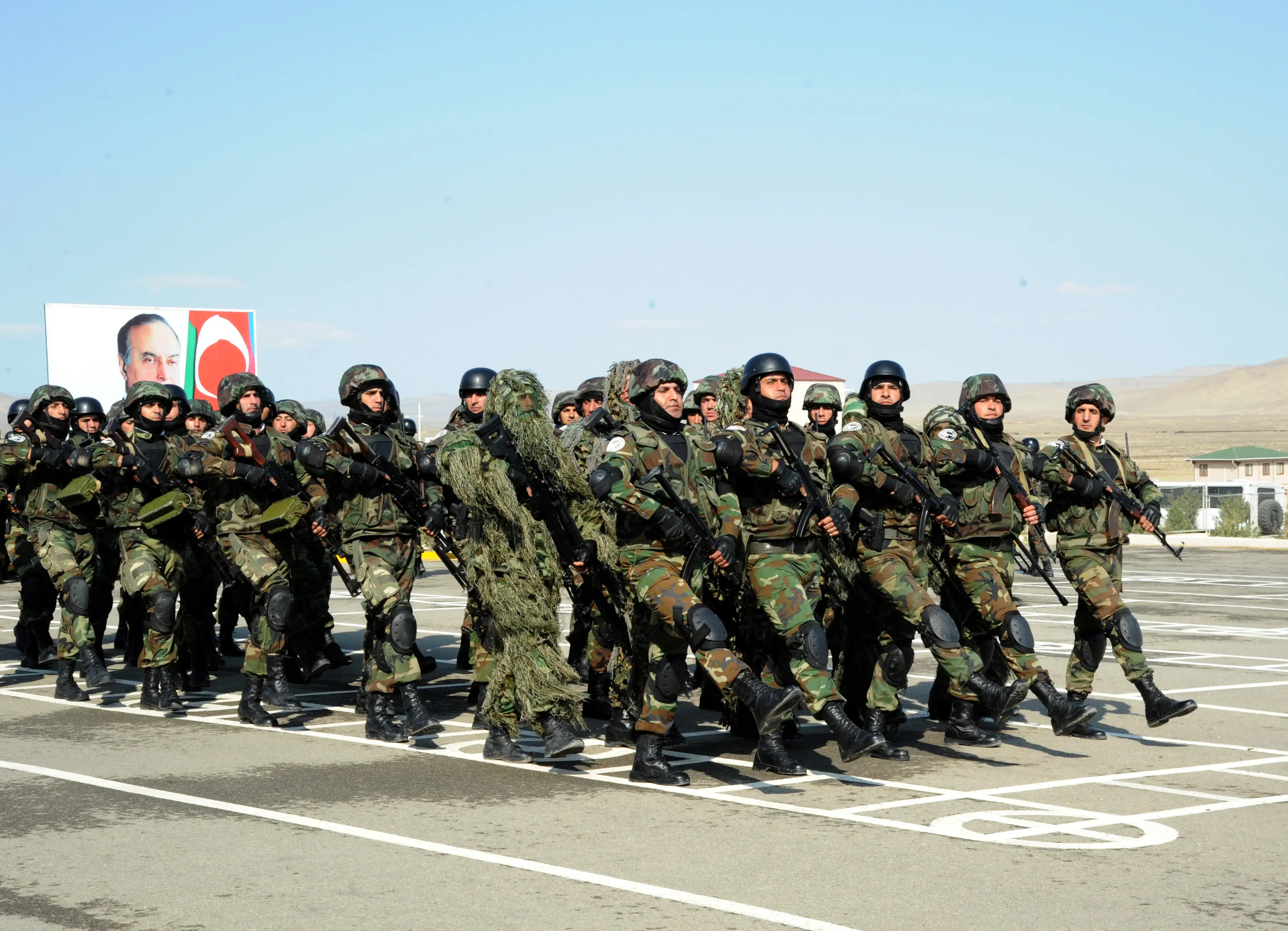 Daxili qoşunların fəaliyyətinin əsas prinsip və istiqamətləri müəyyənləşdirilir