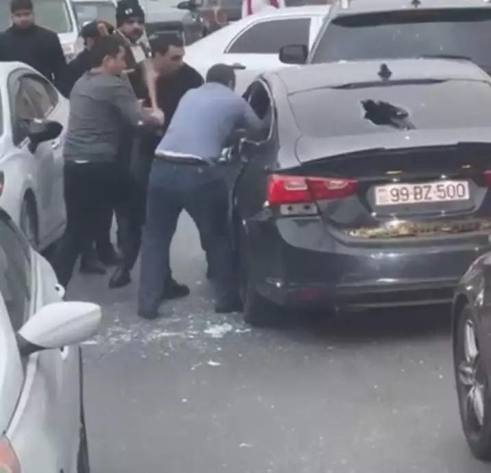 Bakıda yolun ortasında baş verən kütləvi dava ilə bağlı DİN-dən AÇIQLAMA - VİDEO