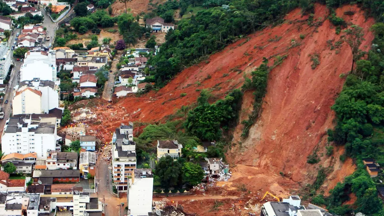 Braziliyada torpaq sürüşüb, 9 nəfər həlak olub