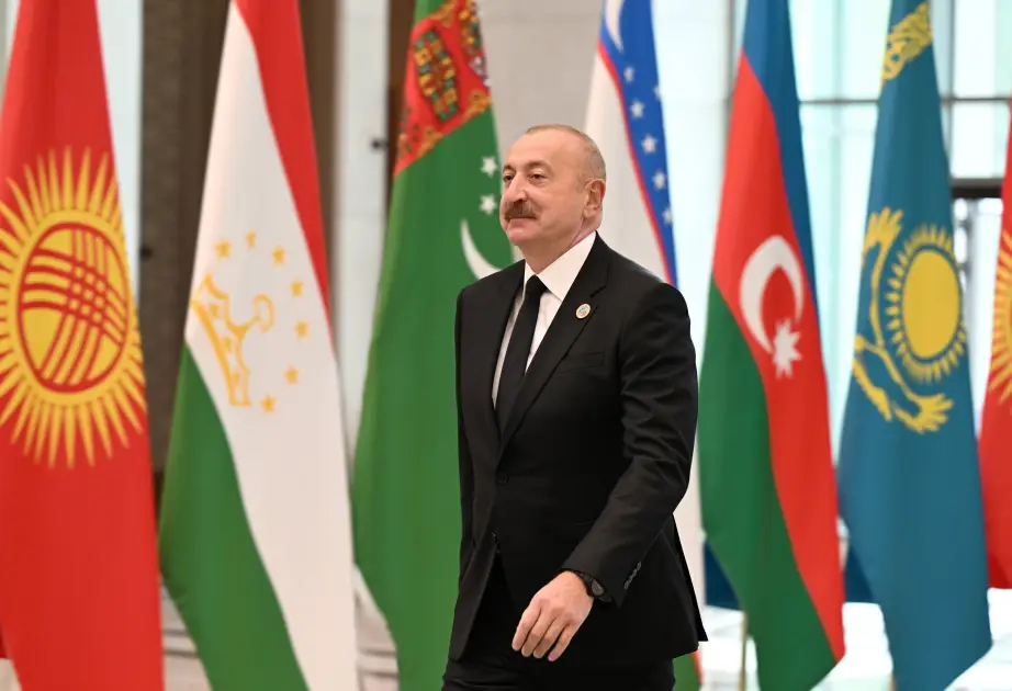 Prezident İlham Əliyev Daşkənddəki Konqres Mərkəzinə gəlib - FOTO
