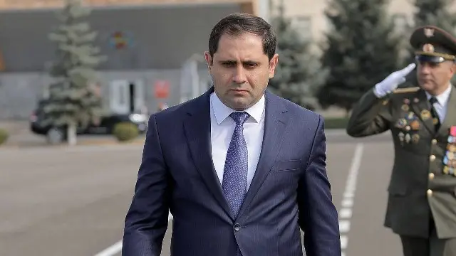 Ermənistan müdafiə naziri Brüsselə gedib
