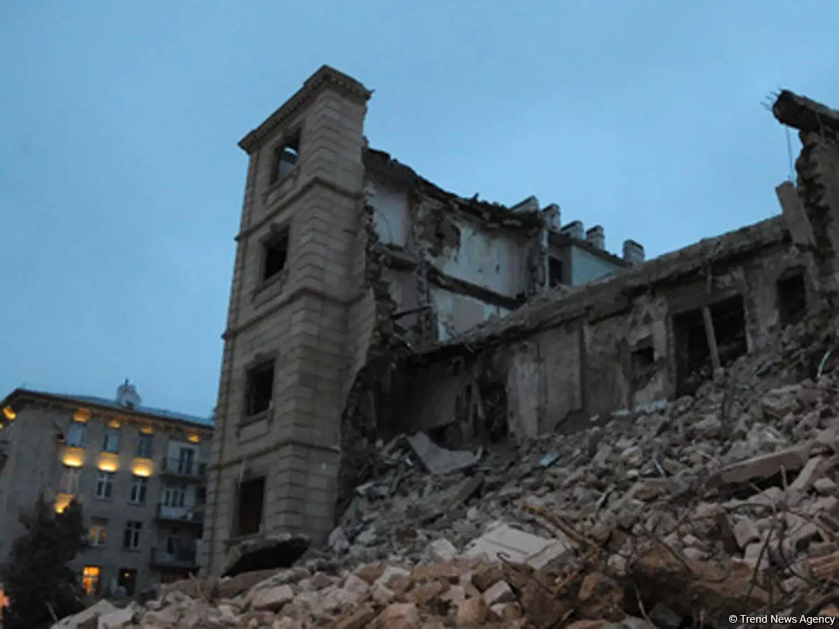 Bakıda yarımtikilidə uçqun baş verib, ölən var
