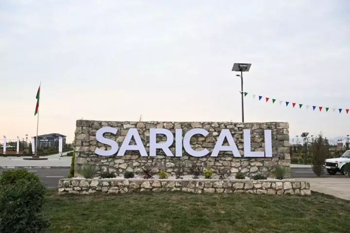 Ağdamın Sarıcalı kəndinə növbəti köç karvanı çatıb və açarlar təqdim edilib - YENİLƏNİB