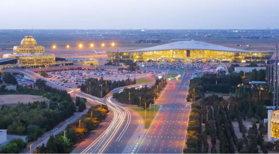 İstanbuldan Tbilisiyə uçan təyyarə Bakı aeroportuna məcburi eniş edib