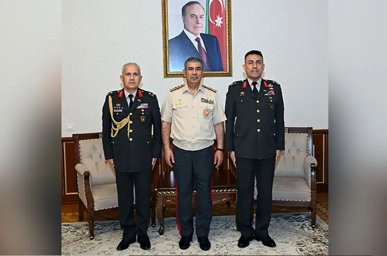 Müdafiə naziri Türkiyənin yeni hərbi attaşesini qəbul edib