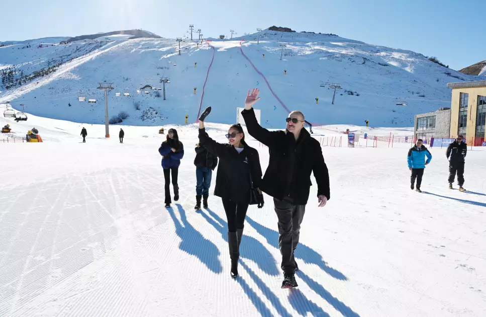 Prezident Şahdağ Turizm Kompleksindəki “Lakeside” hotelində aparılan işlərlə və “Xizək klubu” binasının tikintisi ilə tanış olub - YENİLƏNİB