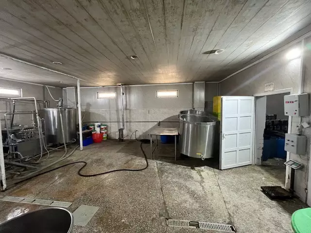 Sabunçuda süd məhsullarının istehsalı müəssisəsində nöqsanlar aşkarlanıb - FOTO