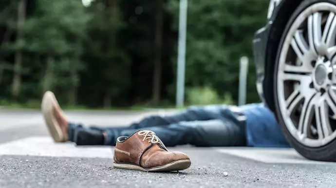 Abşeron rayonunda avtomobil 25 yaşlı gənci vurub