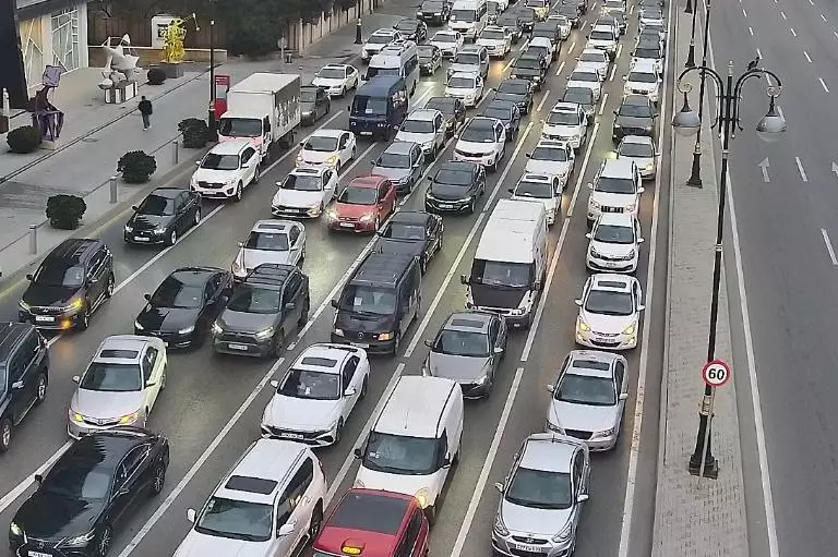 Bakıda hazırda bəzi yollarda sıxlıq müşahidə olunur