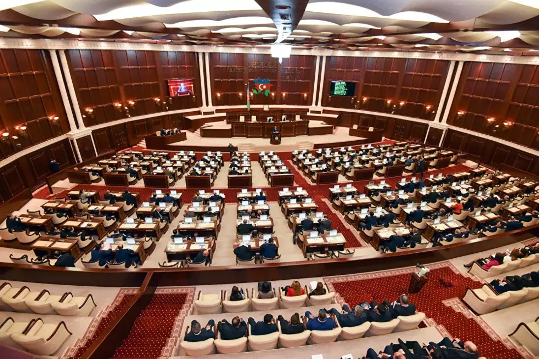 Borclunun təcili ehtiyac duyulduqda ölkəni tərk etməsinə imkan yaradılması təklif edilir