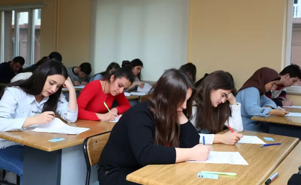 İxtisas üzrə təcrübə keçmə qaydası 3 aya təsdiqlənəcək
