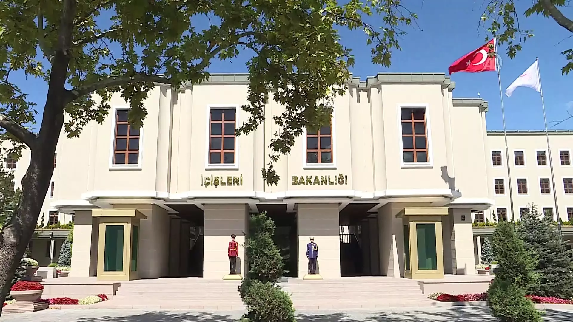Türkiyədə 2 bələdiyyə sədri vəzifəsindən kənarlaşdırıldı