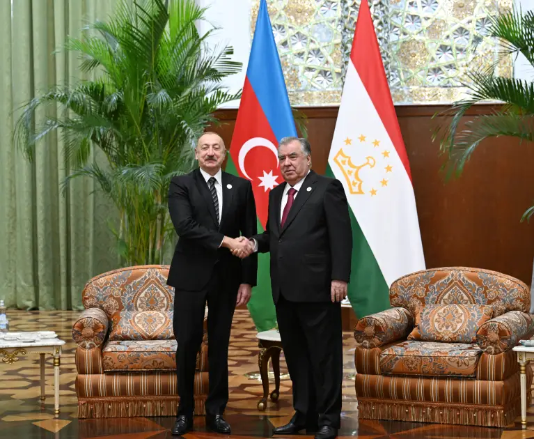 İlham Əliyevin Tacikistan Prezidenti Emoməli Rəhmon ilə təkbətək görüşü olub - YENİLƏNİB