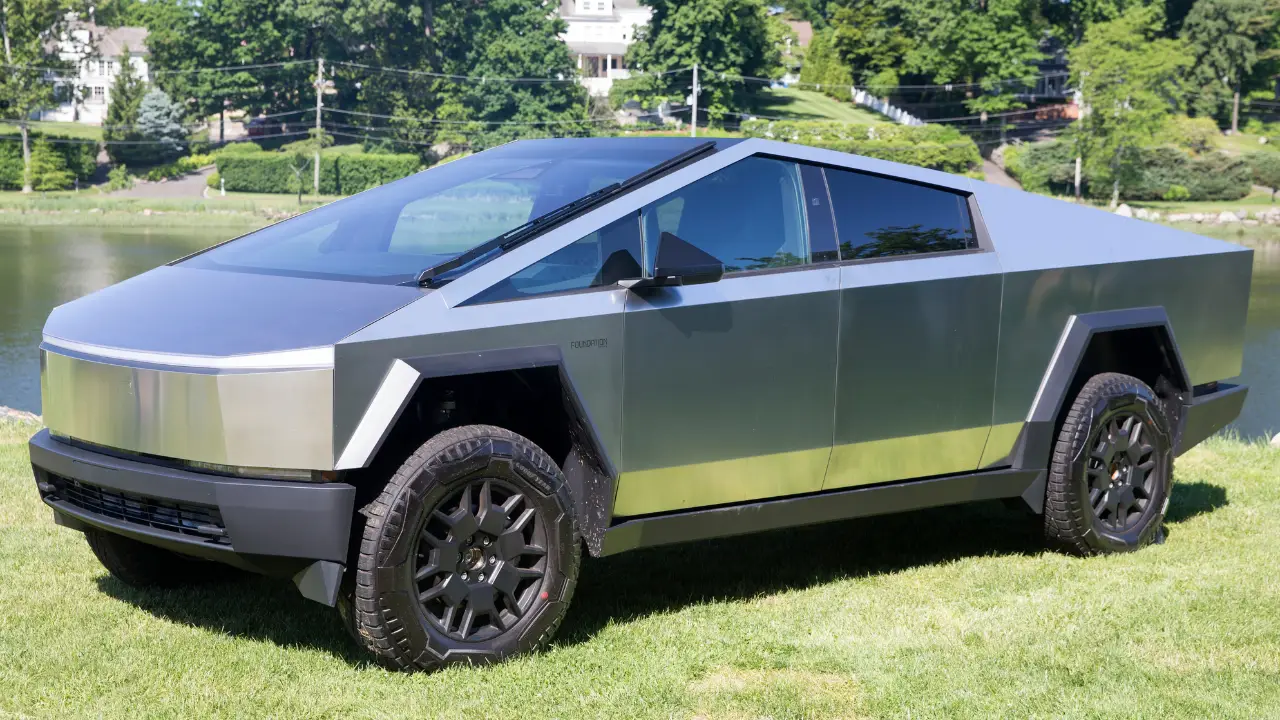"Tesla" 70 mindən çox avtomobilini geri çağırır