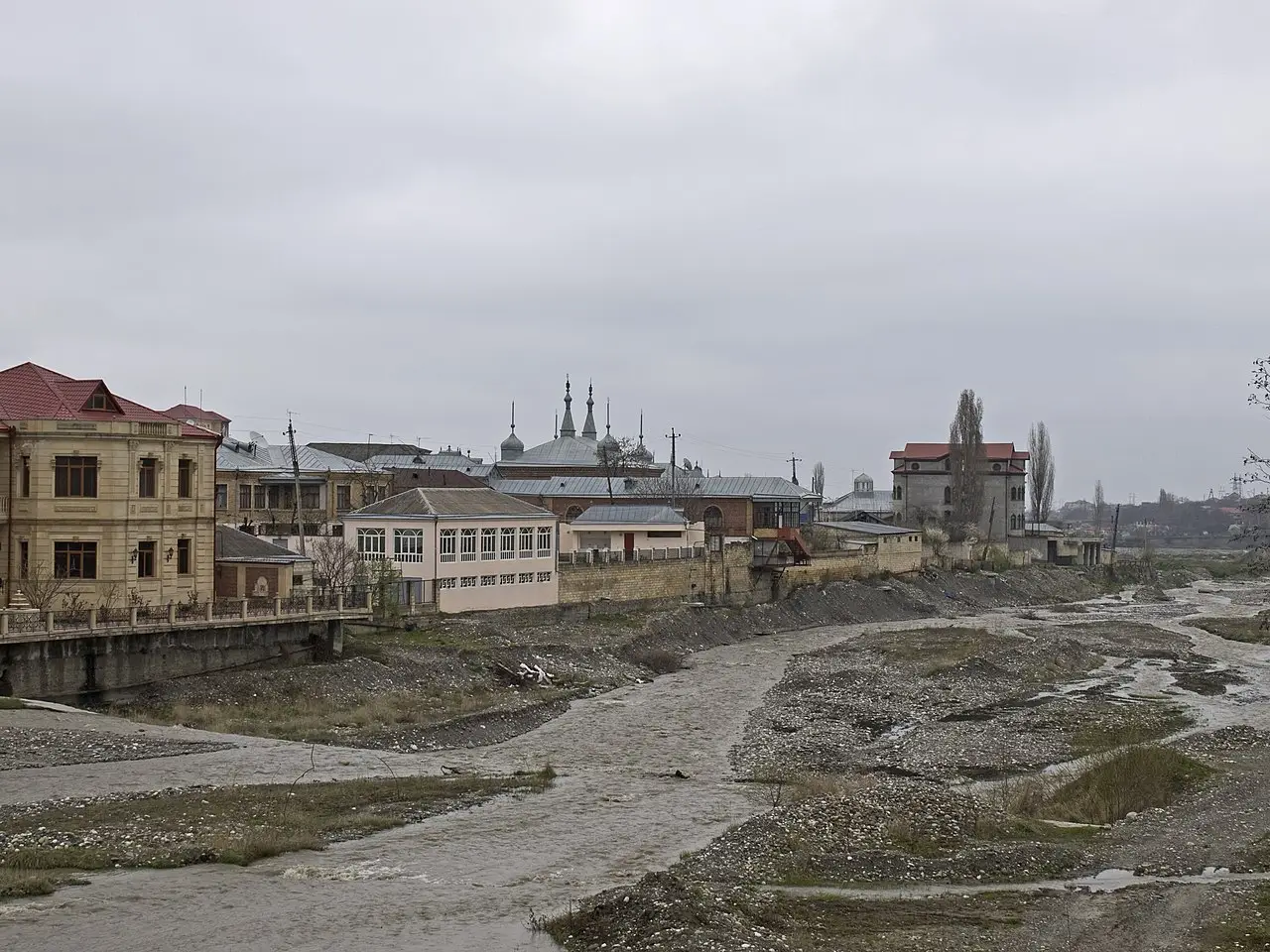 Bu qəsəbədə evlərin sel sularından mühafizəsi 2 milyon manata başa gələcək
