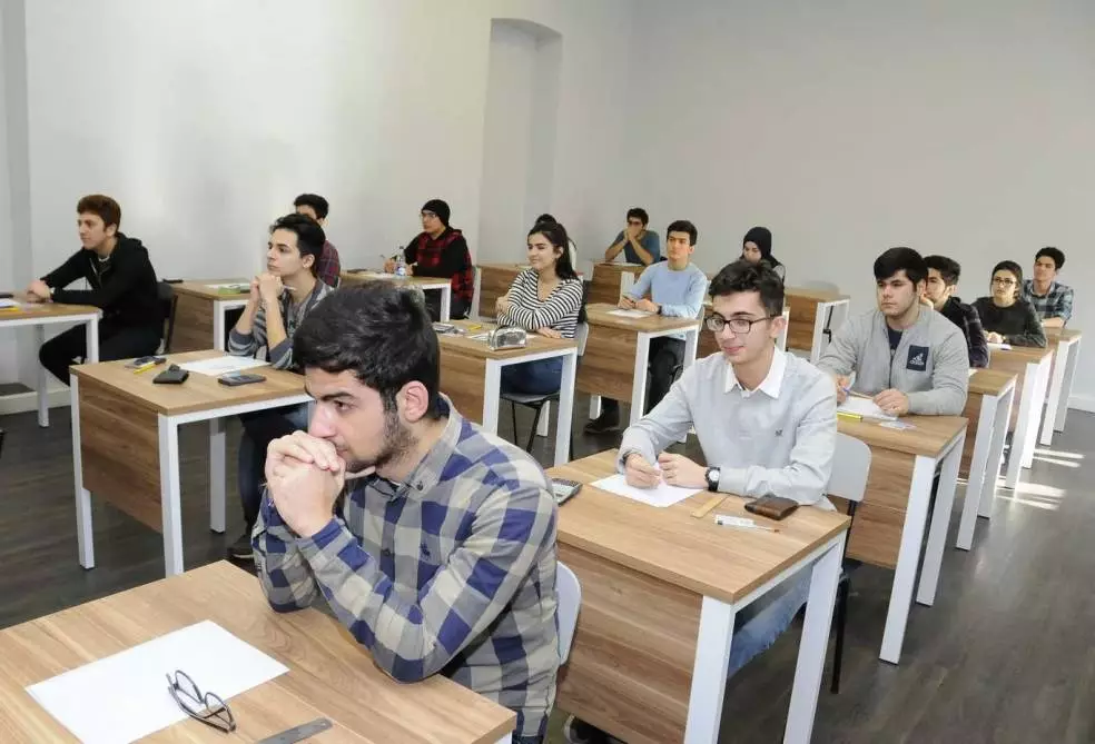 Tələbələrin köçürülməsi ilə bağlı sənəd qəbuluna başlanılır