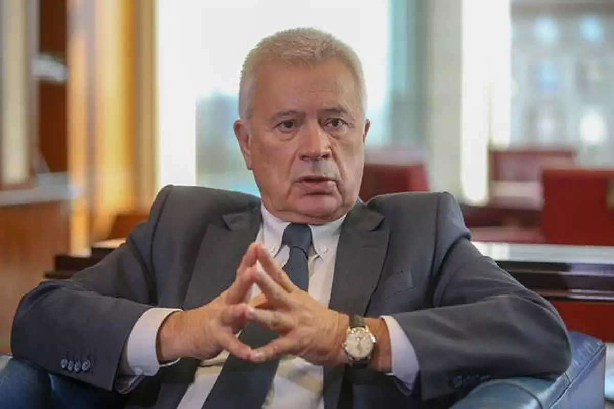 Vahid Ələkbərov yanvar ayında nə qədər qazanıb?