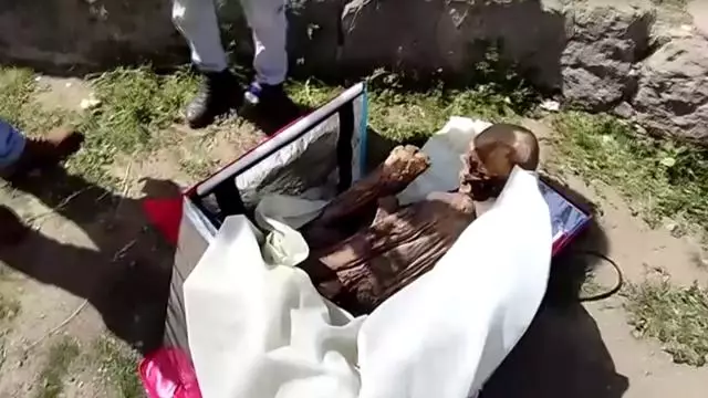 Polis kuryerin çantasından 800 illik mumya tapıb